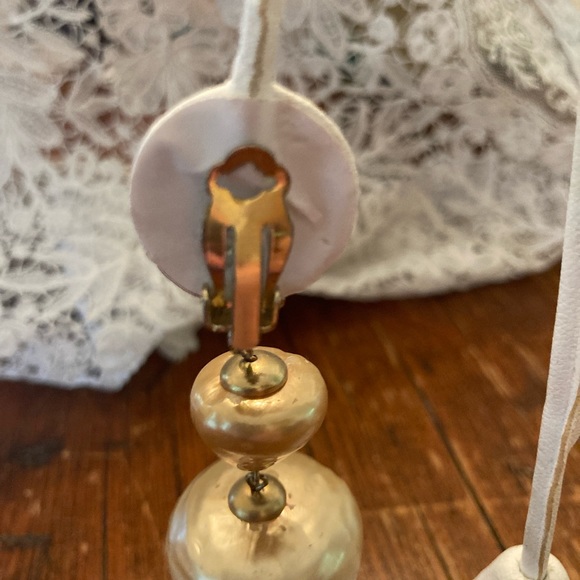 Vintage 1960’s GOLDTONE & Golden Faux Pearls CLIP ON Dangle Earrings 3” ATOMIC - Picture 10 of 11